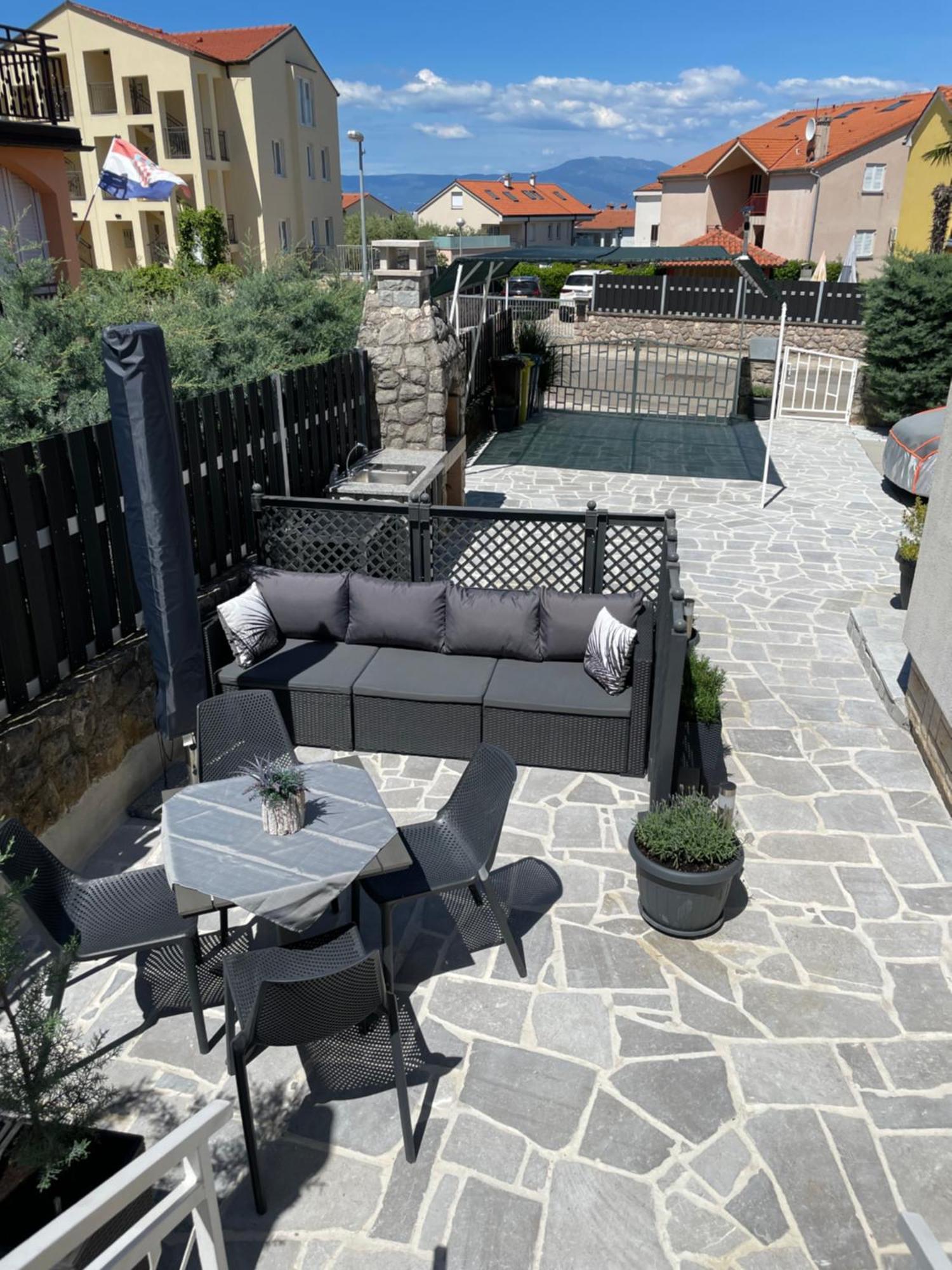 Casa * Njivice