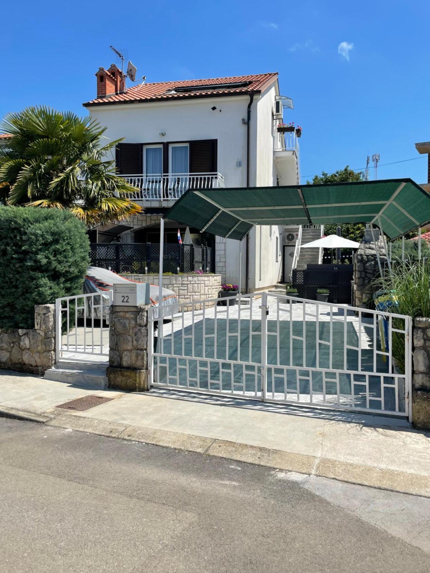 Casa * Njivice