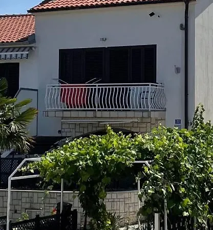 Casa Estancia Studio Apartment Njivice Exterior photo